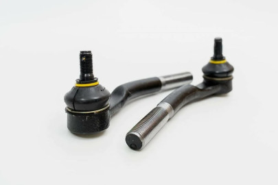 Как заменить рулевой наконечник своими руками?